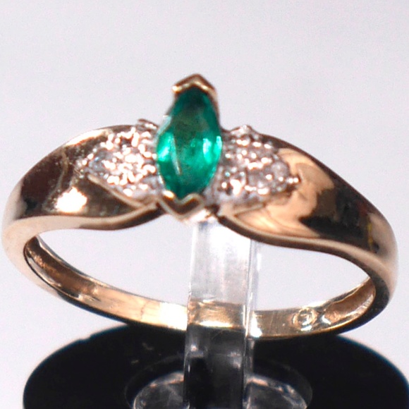 Jewelry - 10k Emerald  Ring SOLID Yellow Gold Marquis